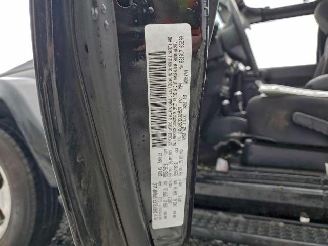 Jeep Wrangler Sahara Image 5