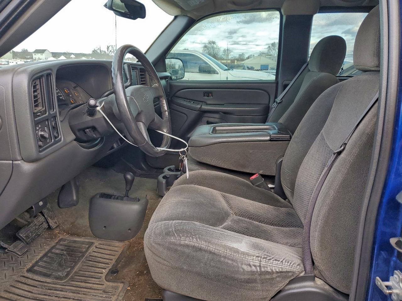 Chevrolet Silverado K1500 Image 2