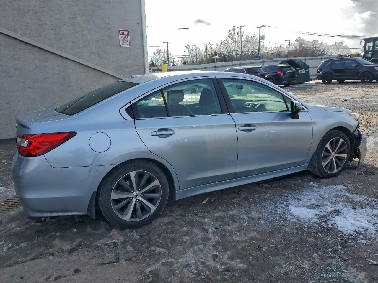 Subaru Legacy 2.5i Limited Image 6