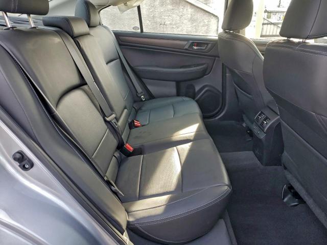 Subaru Legacy 2.5i Limited Image 12