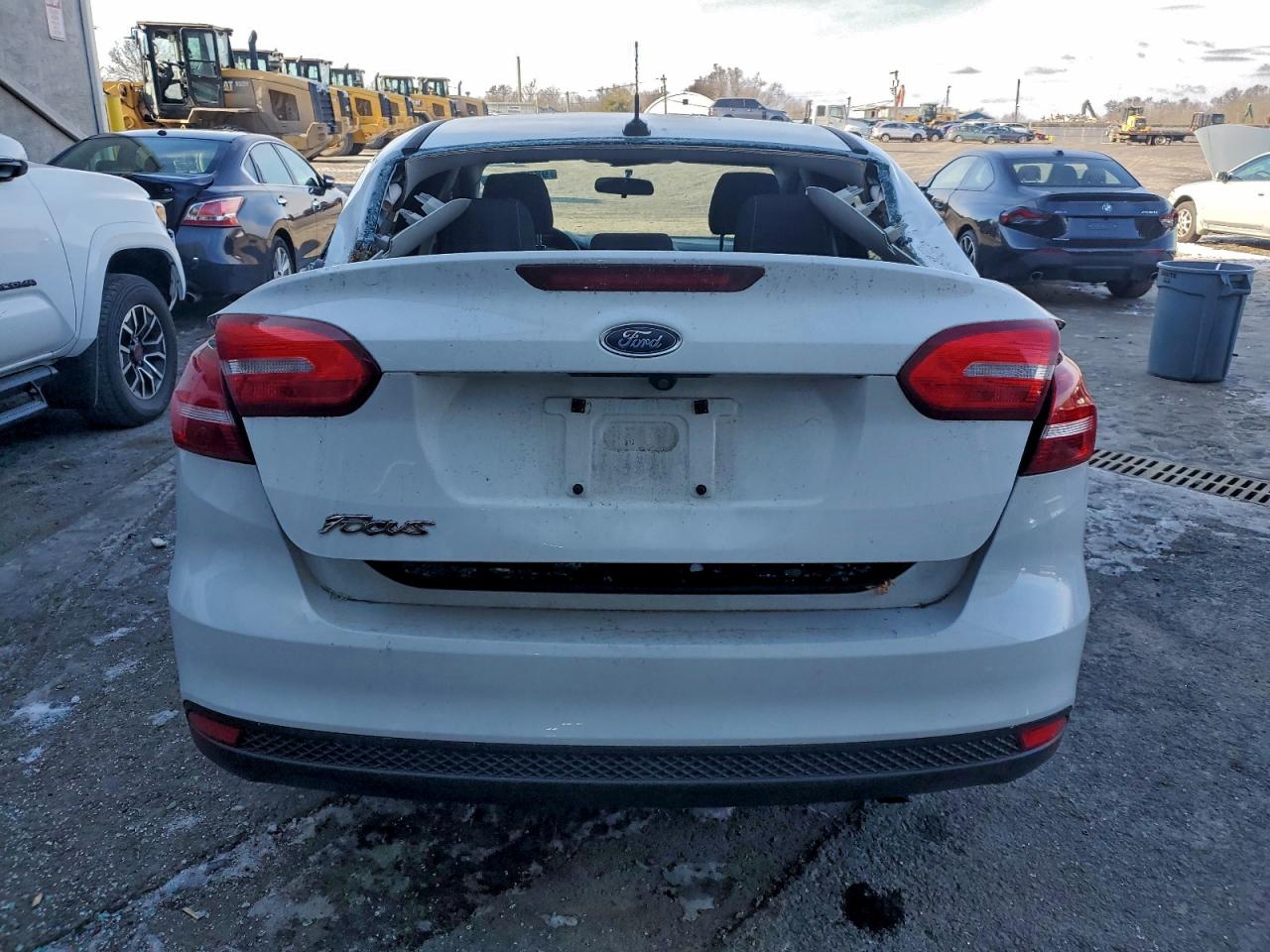 Ford Focus S Image 8