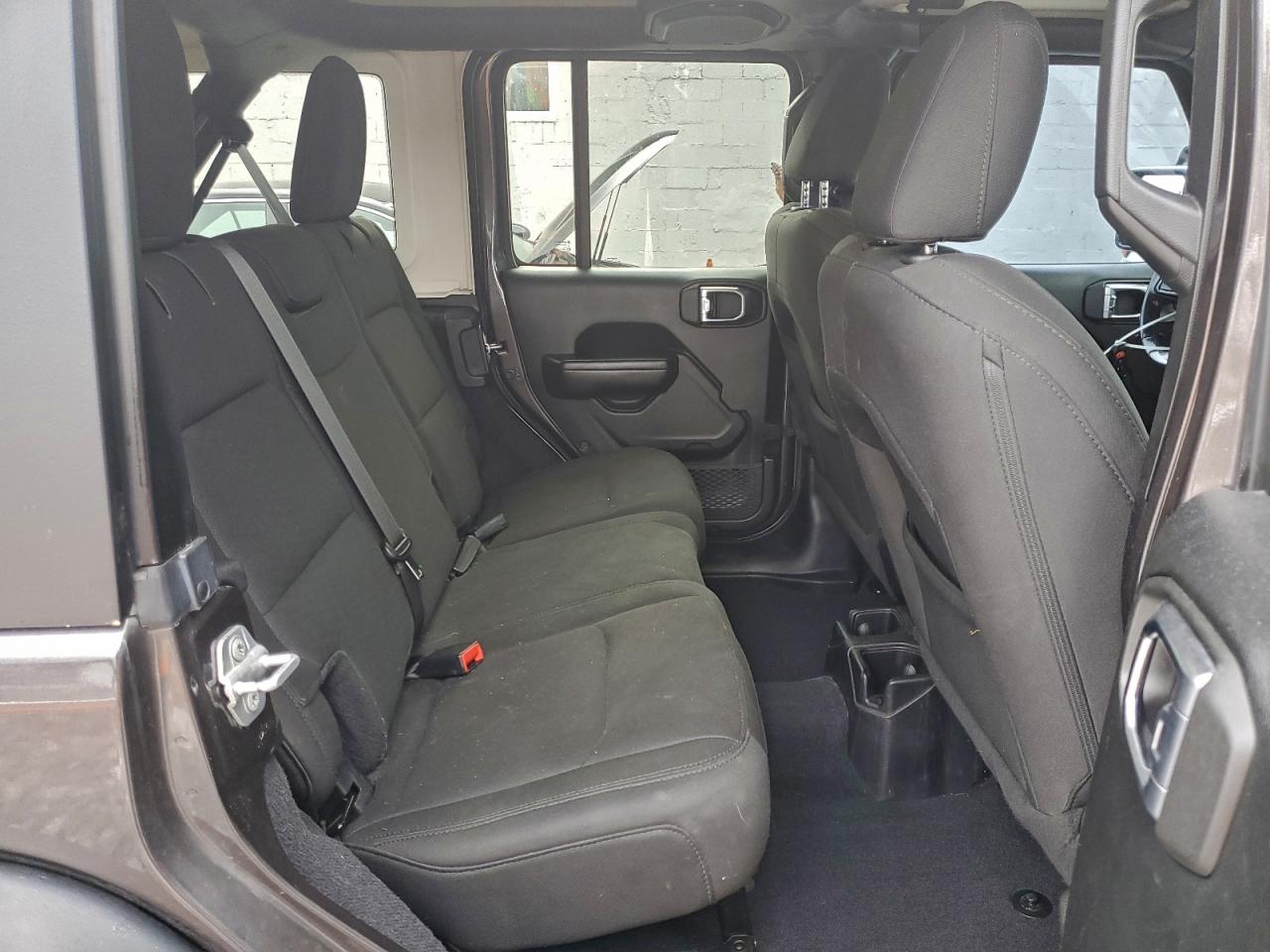 Jeep Wrangler Sport Image 12