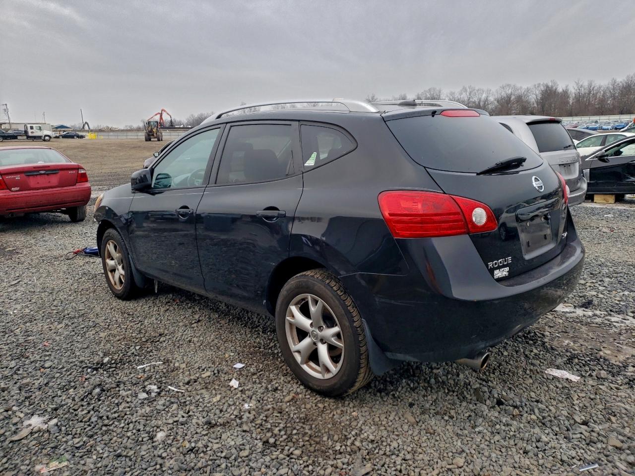 Nissan Rogue S Image 2