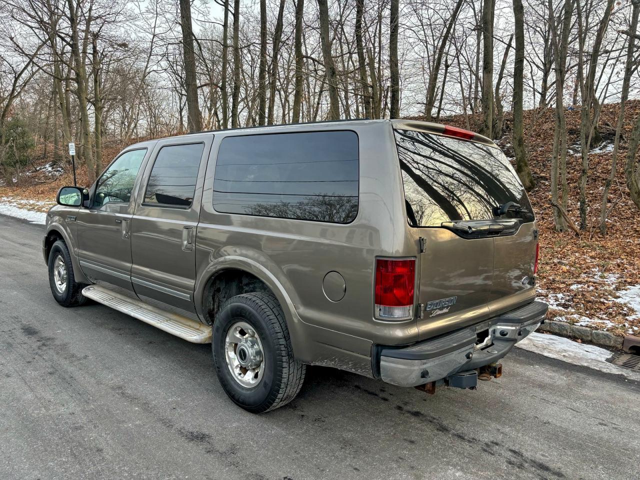 Ford Excursion Limited Image 2
