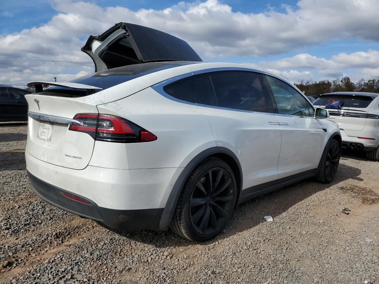 Tesla Model X Image 4