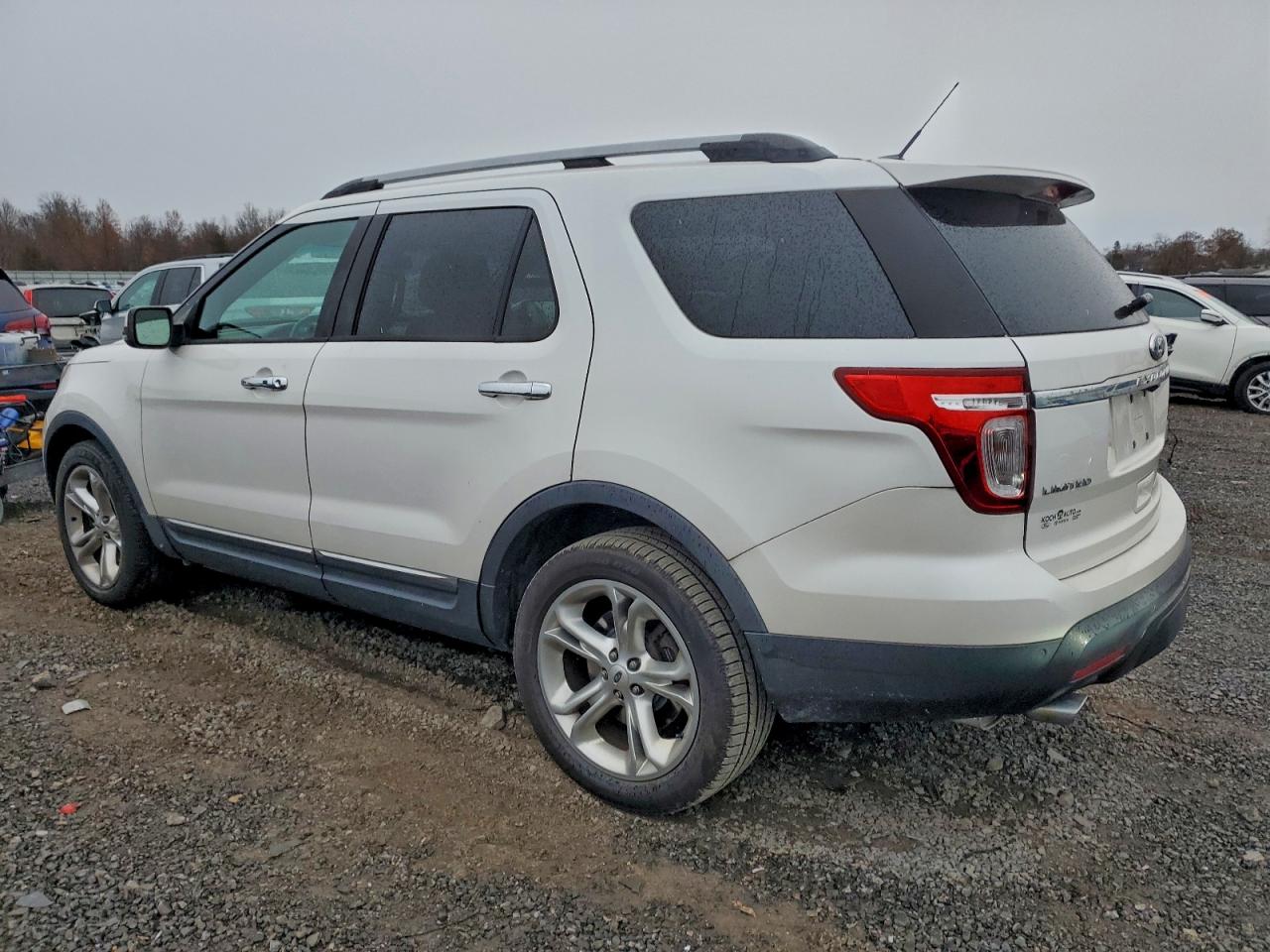 Ford Explorer Limited Image 4