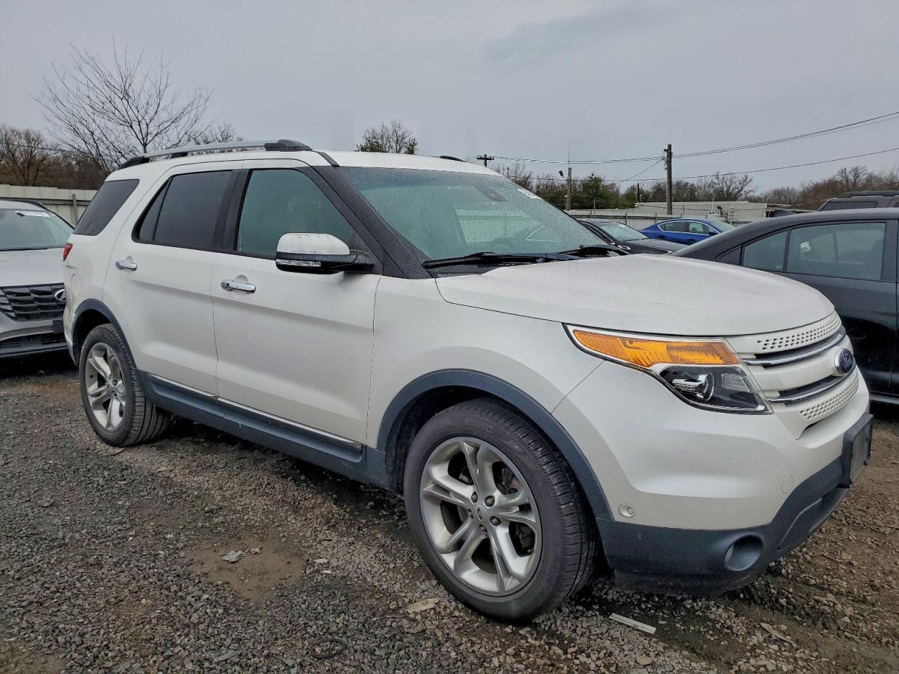 Ford Explorer Limited Image 3