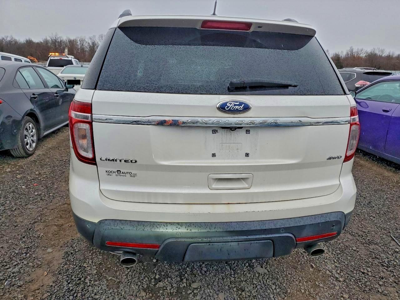 Ford Explorer Limited Image 11