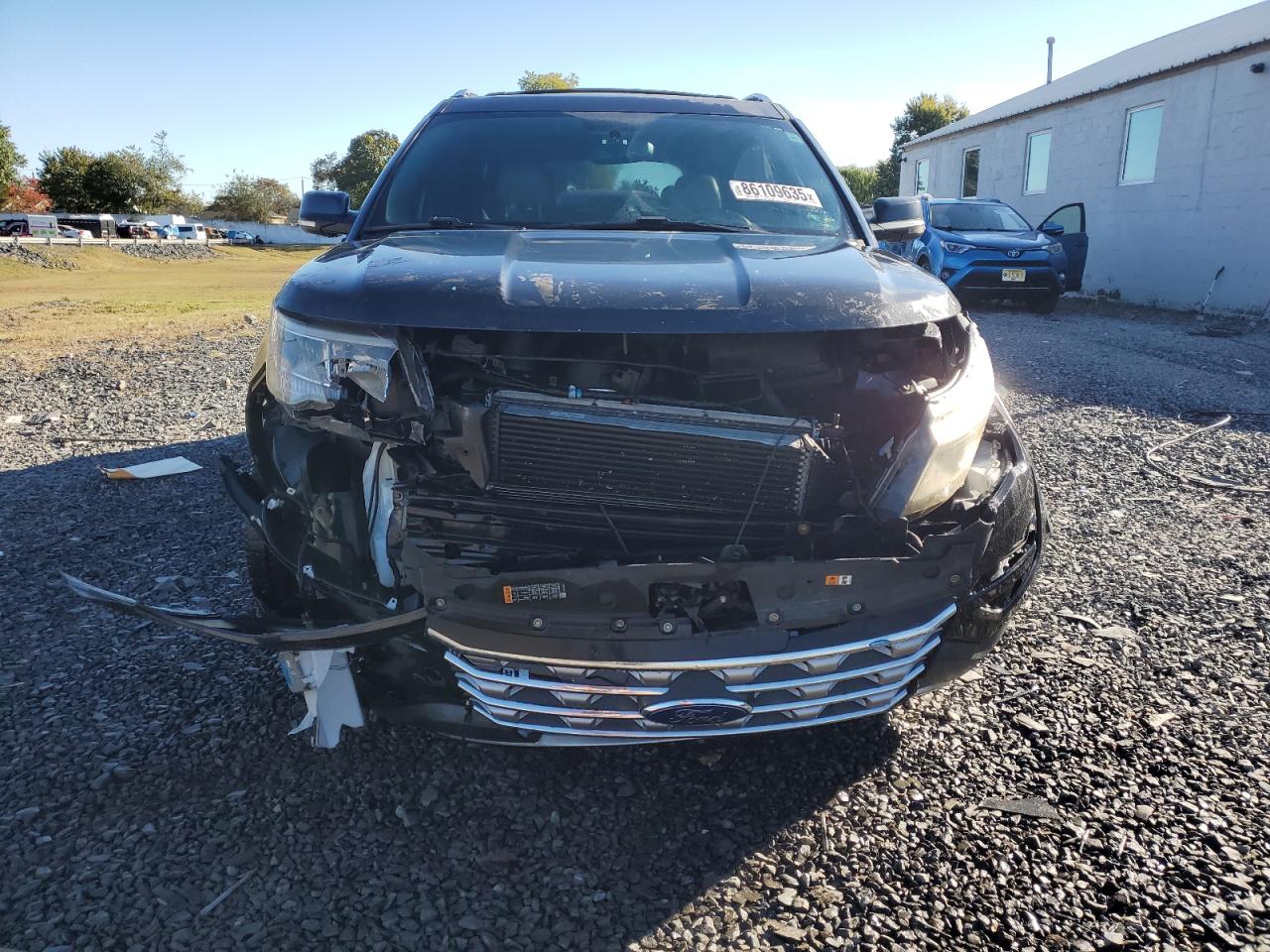 Ford Explorer Limited Image 13