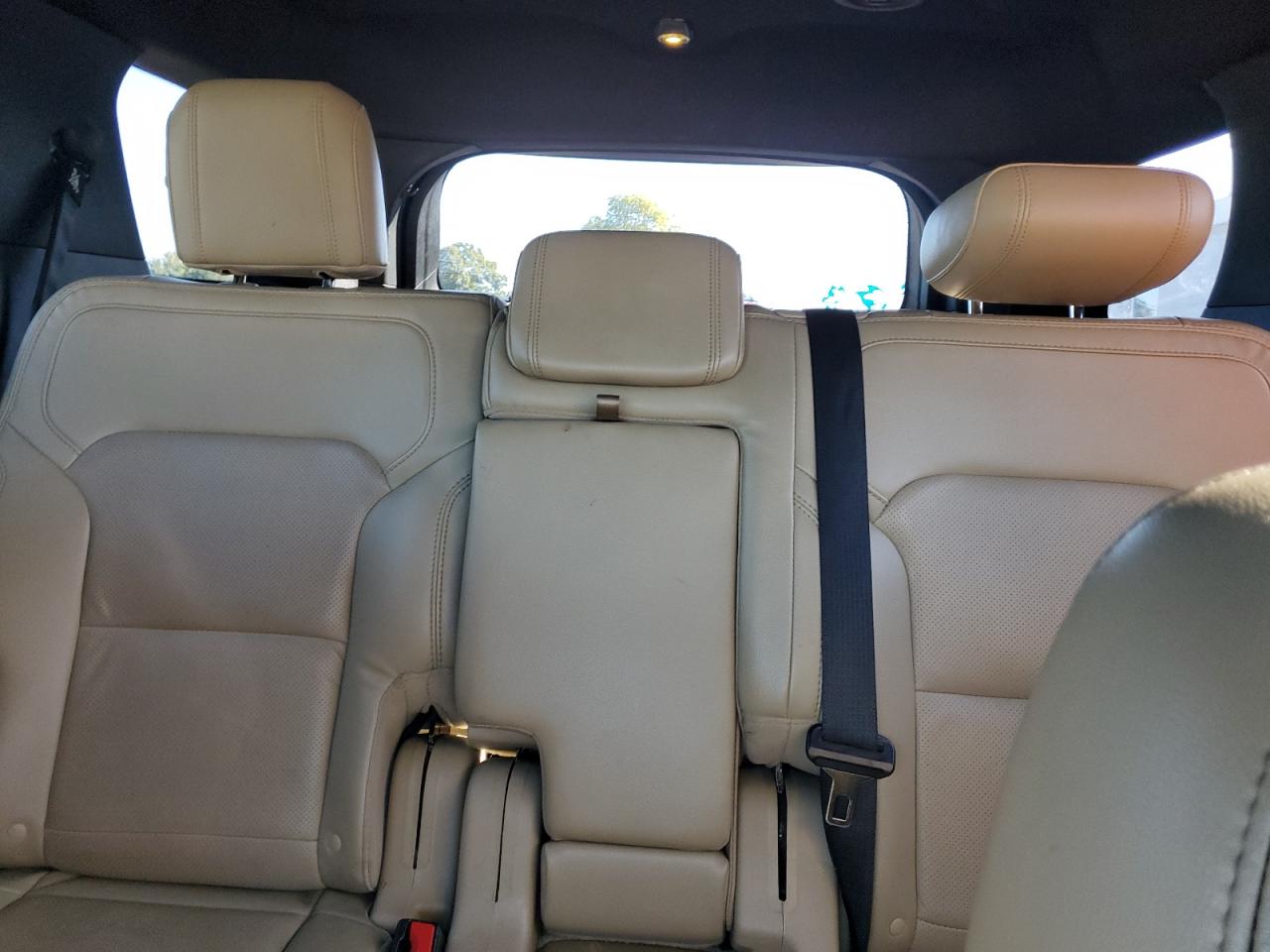 Ford Explorer Limited Image 10