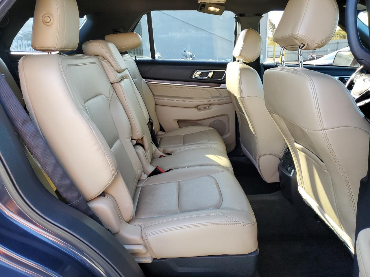 Ford Explorer Limited Image 7