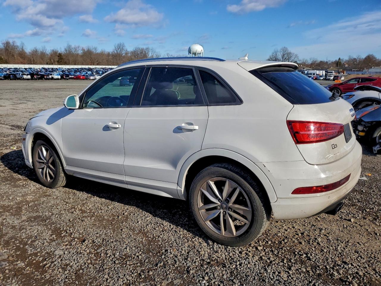 Audi Q3 Premium Image 4