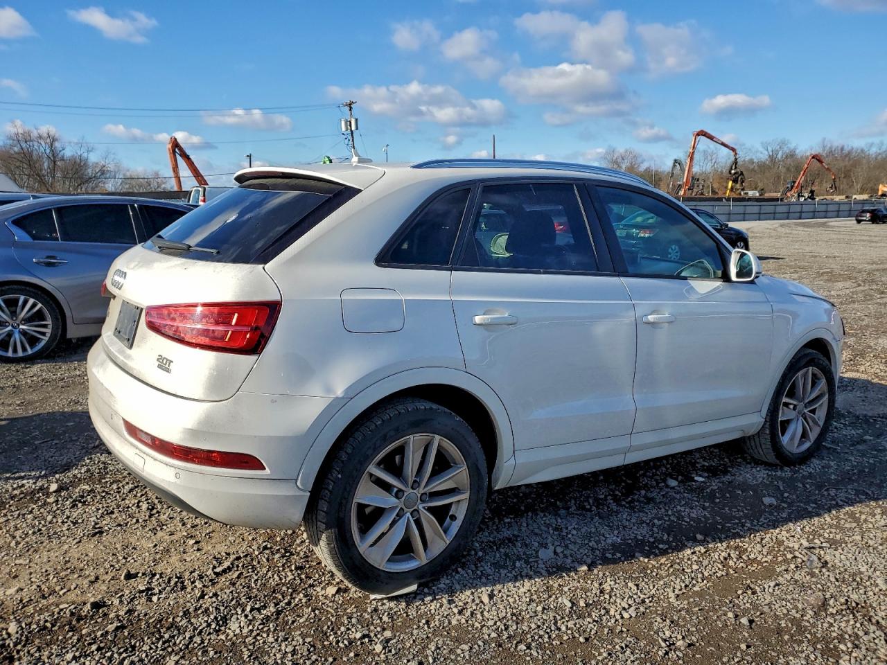 Audi Q3 Premium Image 9