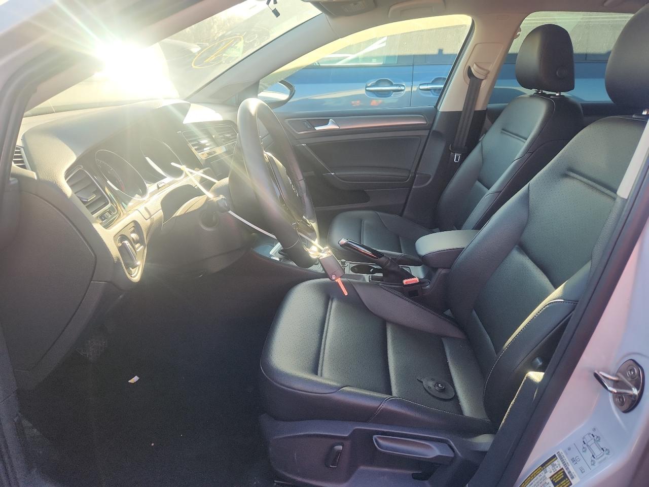 Volkswagen Golf Image 4