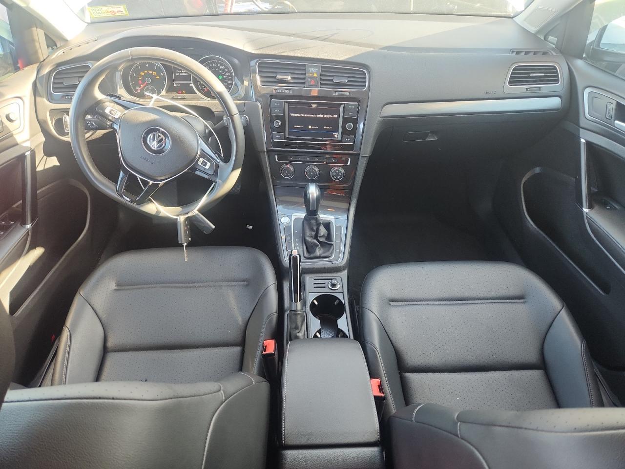 Volkswagen Golf Image 11