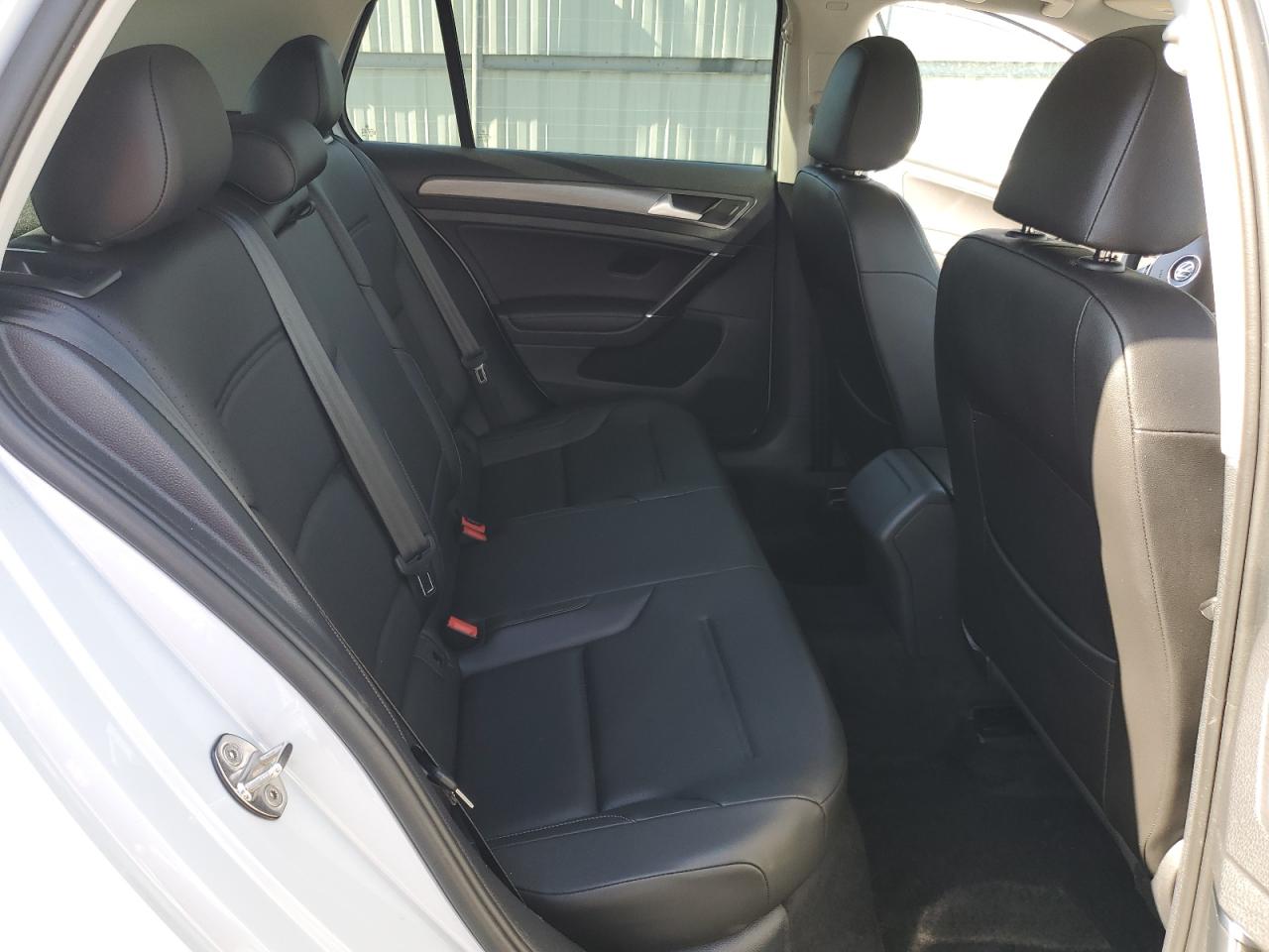 Volkswagen Golf Image 8