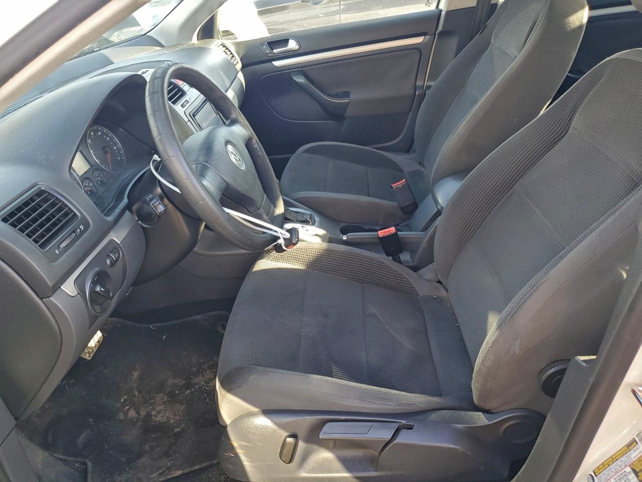 Volkswagen Jetta S Image 5